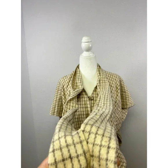 Plaid Poncho Wrap Women OS Beige Brown Scarf Neck Fringe Toggle Button - Picture 8 of 10